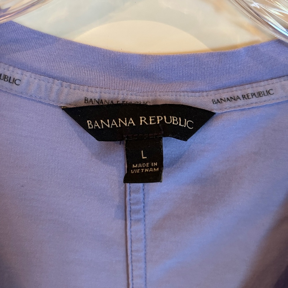 Banana Republic Light Purple V-Neck Tee - Picture 3 of 3